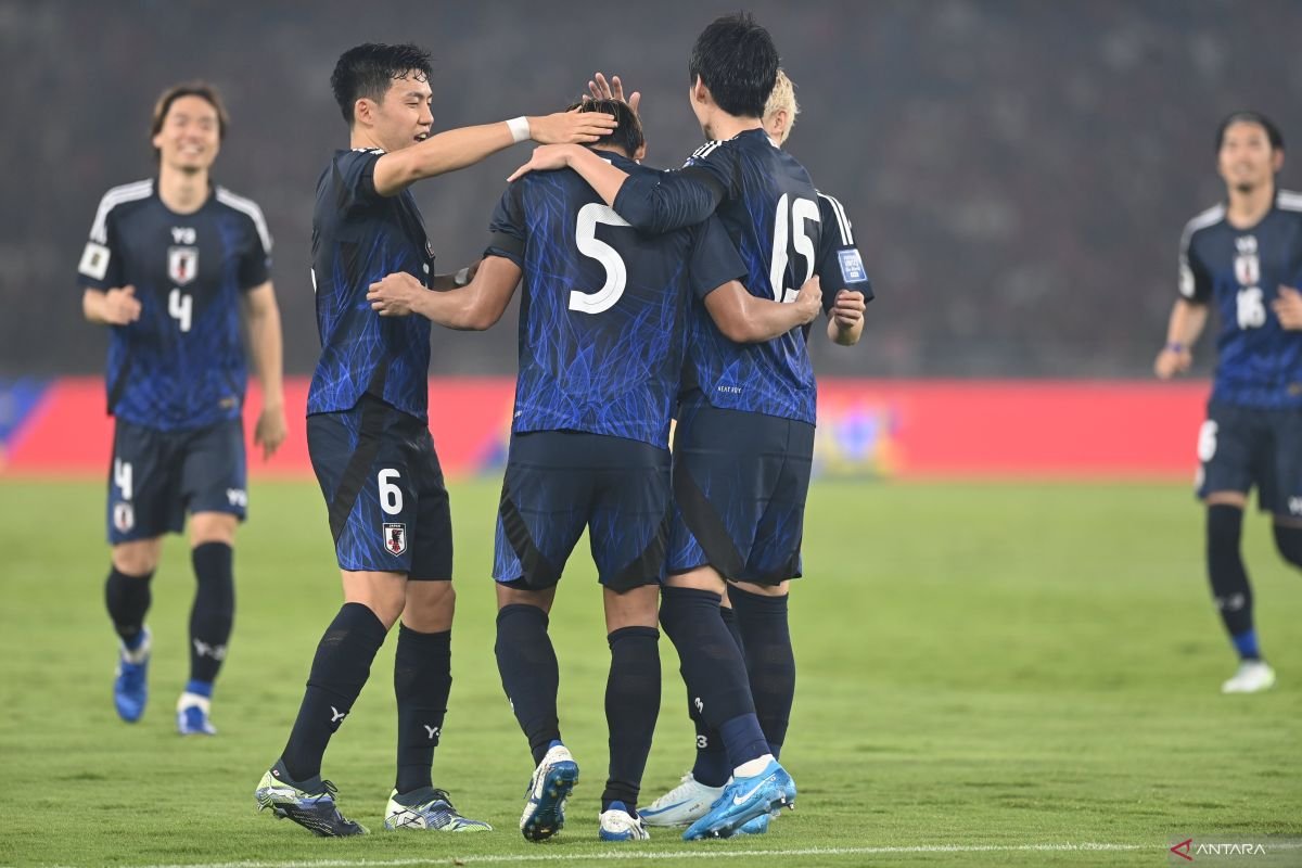 Tentu! Berikut beberapa alternatif untuk judul "Jepang Ditahan Imbang Tanpa Gol oleh Arab Saudi":

1. "Jepang dan Arab Saudi Berakhir Imbang 0-0"
2. "Laga Sengit: Jepang Tak Berdaya Hadapi Arab Saudi, Imbang Tanpa Gol"
3. "Jepang Gagal Menang, Arab Saudi Pertahankan Imbang Tanpa Gol"
4. "Pertandingan Ketat: Jepang dan Arab Saudi Finis Tanpa Gol"
5. "Jepang Terhambat, Pertandingan Melawan Arab Saudi Berakhir Imbang"
6. "Duel Seru: Jepang dan Arab Saudi Berbagi Poin dengan Skor 0-0"

Silakan pilih atau modifikasi sesuai kebutuhan!