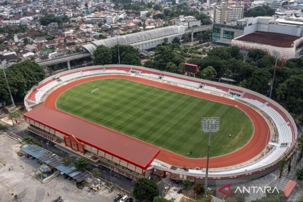 Berikut adalah beberapa alternatif judul untuk "Fakta Singkat 17 Stadion yang Direnovasi dan Dibangun Pemerintah":

1. "17 Stadion Baru dan Renovasi: Fakta Menarik dari Proyek Pemerintah"
2. "Mengenal 17 Stadion: Renovasi dan Pembangunan oleh Pemerintah"
3. "17 Stadion Hasil Renovasi dan Pembangunan Pemerintah: Fakta yang Perlu Diketahui"
4. "Proyek Pemerintah: 17 Stadion yang Dikenal Berkat Renovasi dan Pembangunan"
5. "Transformasi Stadion: 17 Proyek Renovasi dan Pembangunan oleh Pemerintah"
6. "Fakta Menarik tentang 17 Stadion yang Diresmikan Oleh Pemerintah"
7. "Revitalisasi Stadion: Fakta Singkat tentang 17 Proyek Pemerintah" 

Silakan pilih salah satu atau sesuaikan dengan preferensi Anda!