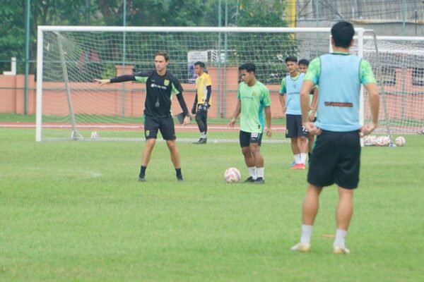 Munster Cari Pengganti Slavko Jelang Derbi Melawan Arema FC