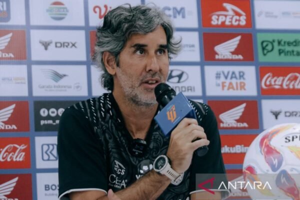 Here are some alternate titles for "Tinggalkan Bali United, Teco Cugurra tetap berkarier di Indonesia":

1. "Setelah Bali United, Teco Cugurra Lanjutkan Perjalanan Karier di Indonesia"
2. "Teco Cugurra: Meninggalkan Bali United namun Masih Berkiprah di Indonesia"
3. "Usai Tinggalkan Bali United, Teco Cugurra Terus Berkarya di Tanah Air"
4. "Teco Cugurra Pindah dari Bali United: Komitmen untuk Tetap Berkarier di Indonesia"
5. "Menjauh dari Bali United, Teco Cugurra Fokus Berkarier di Indonesia"
6. "Teco Cugurra: Dari Bali United ke Kesempatan Baru di Indonesia"
7. "Tinggalkan Bali United, Teco Cugurra Tetap Setia pada Sepak Bola Indonesia"
8. "Mencari Tantangan Baru: Teco Cugurra Setelah Bali United"

Feel free to choose any of these options or modify them further!