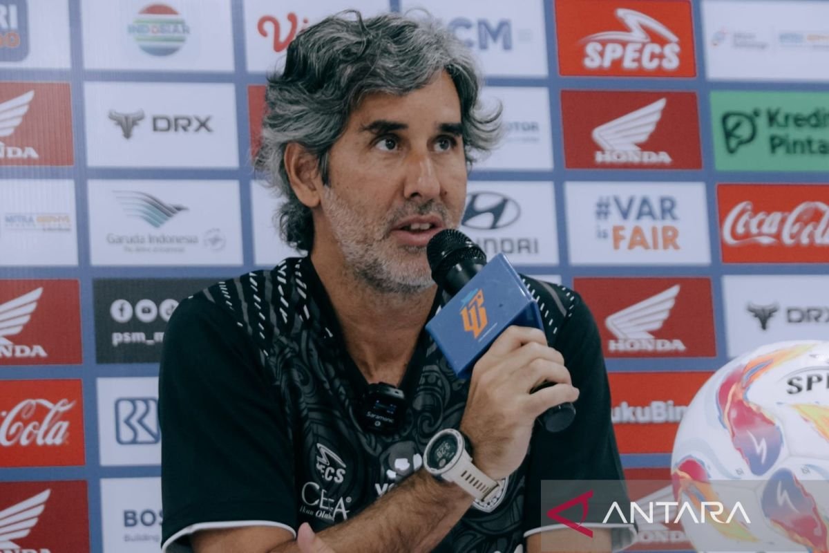 Here are some alternate titles for "Tinggalkan Bali United, Teco Cugurra tetap berkarier di Indonesia":

1. "Setelah Bali United, Teco Cugurra Lanjutkan Perjalanan Karier di Indonesia"
2. "Teco Cugurra: Meninggalkan Bali United namun Masih Berkiprah di Indonesia"
3. "Usai Tinggalkan Bali United, Teco Cugurra Terus Berkarya di Tanah Air"
4. "Teco Cugurra Pindah dari Bali United: Komitmen untuk Tetap Berkarier di Indonesia"
5. "Menjauh dari Bali United, Teco Cugurra Fokus Berkarier di Indonesia"
6. "Teco Cugurra: Dari Bali United ke Kesempatan Baru di Indonesia"
7. "Tinggalkan Bali United, Teco Cugurra Tetap Setia pada Sepak Bola Indonesia"
8. "Mencari Tantangan Baru: Teco Cugurra Setelah Bali United"

Feel free to choose any of these options or modify them further!