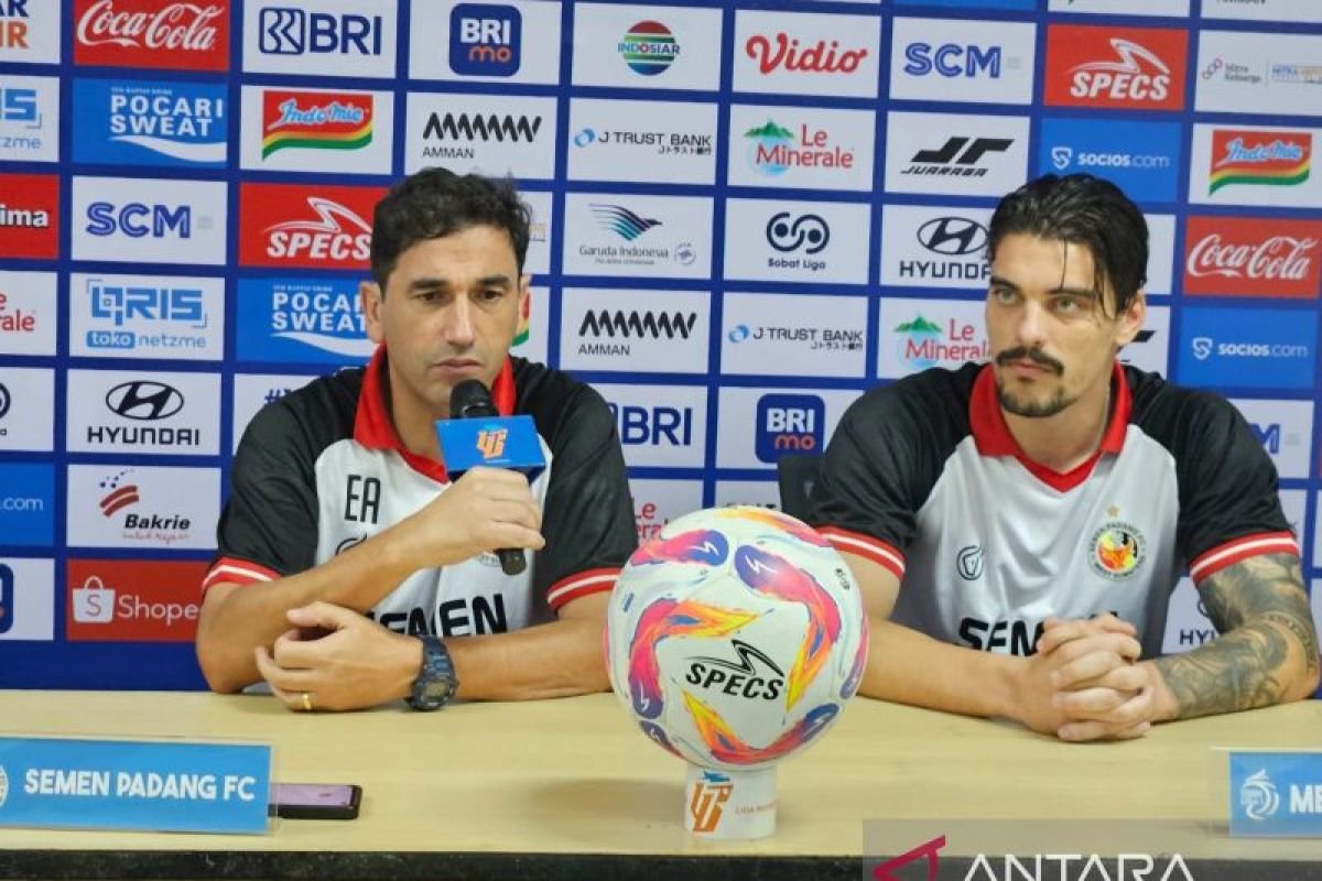 Pelatih Semen Padang Almeida Berkomitmen untuk Raih Tiga Poin di Markas Persija