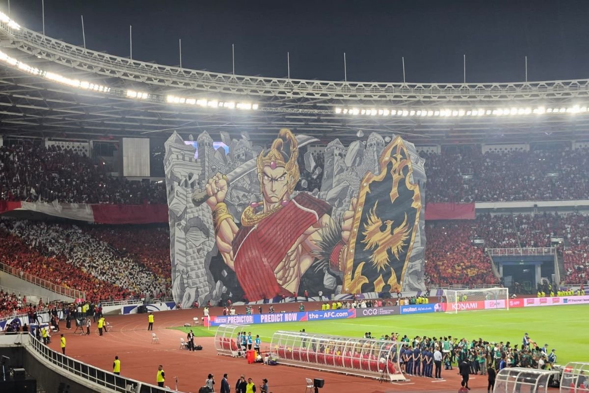 Here are some alternate titles for "Koreografi Berhias Tifo Pendekar Wayang Warnai Laga Indonesia vs China":

1. "Tifo Pendekar: Koreografi Memukau dalam Laga Indonesia vs China"
2. "Harmoni Tifo: Menyemarakkan Pertandingan Indonesia vs China"
3. "Semangat Wayang: Koreografi Tifo di Pertandingan Indonesia vs China"
4. "Pesona Tifo Pendekar: Warna dan Gerakan dalam Duel Indonesia vs China"
5. "Kreativitas Tifo: Menghidupkan Suasana Laga Indonesia vs China"
6. "Pentas Seni Tifo: Memperindah Pertarungan Indonesia dan China"
7. "Gema Budaya: Koreografi Tifo Pendekar dalam Laga Indonesia vs China"
8. "Tari Tifo: Menghiasi Pertandingan Seru Indonesia vs China"
9. "Keajaiban Budaya: Tifo Pendekar dalam Aksi Indonesia vs China"
10. "Warisan Seni: Koreografi Tifo yang Memikat dalam Pertandingan Indonesia vs China"

Feel free to mix and match or modify these suggestions!