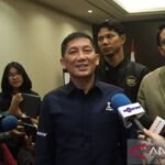 Berikut adalah beberapa alternatif judul untuk artikel dengan tema tersebut:

1. "Persib Bandung Batal Jadi Laga Pembuka: Penjelasan dari I.League"
2. "I.League Menjelaskan Pembatalan Laga Pembuka Persib Bandung"
3. "Persib Bandung Tak Tampil di Laga Pembuka, Ini Alasannya Menurut I.League"
4. "Misteri Pembatalan Laga Pembuka Persib Bandung, I.League Berikan Penjelasan"
5. "Persib Bandung Terpaksa Mundur dari Laga Pembuka: Klarifikasi I.League"

Silakan pilih salah satu atau sesuaikan dengan kebutuhan Anda!