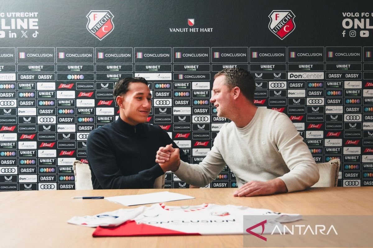 Tentu! Berikut adalah beberapa alternatif judul untuk profil Mauro Zijlstra dan Miliano Jonathans sebagai calon pemain Indonesia:

"Mengenal Mauro Zijlstra dan Miliano Jonathans: Dua Bintang Masa Depan Sepak Bola Indonesia"
"Profil Calon Bintang Indonesia: Mauro Zijlstra dan Miliano Jonathans"
"Mauro Zijlstra & Miliano Jonathans: Peluang Emas untuk Sepak Bola Indonesia"
"Duo Talenta Muda: Profil Mauro Zijlstra dan Miliano Jonathans dalam Sepak Bola Indonesia"
"Mauro Zijlstra dan Miliano Jonathans: Harapan Baru untuk Tim Sepak Bola Indonesia"
"Calon Pemain Masa Depan: Profil Mauro Zijlstra dan Miliano Jonathans"
"Menelusuri Jejak Mauro Zijlstra dan Miliano Jonathans: Talenta Emas Indonesia"
"Dua Nama yang Harus Diperhatikan: Mauro Zijlstra dan Miliano Jonathans dalam Sepak Bola Indonesia"

Silakan pilih atau modifikasi sesuai kebutuhan Anda!